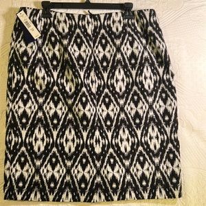 New. Great traditional black and white airline squirt perfect for business.